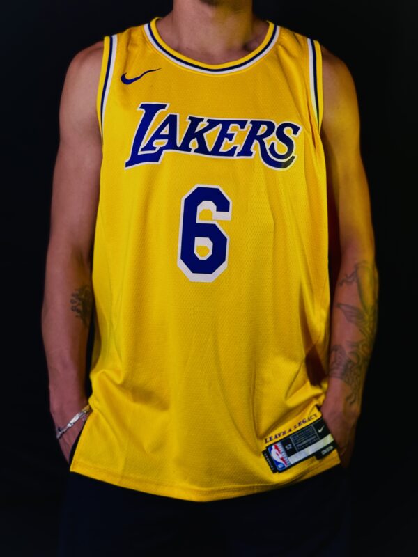 Regata NBA,Lekers (LeBron James)- Tradicional